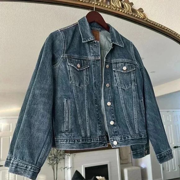 NWT GAP JEAN JACKET - Picture 1 of 4